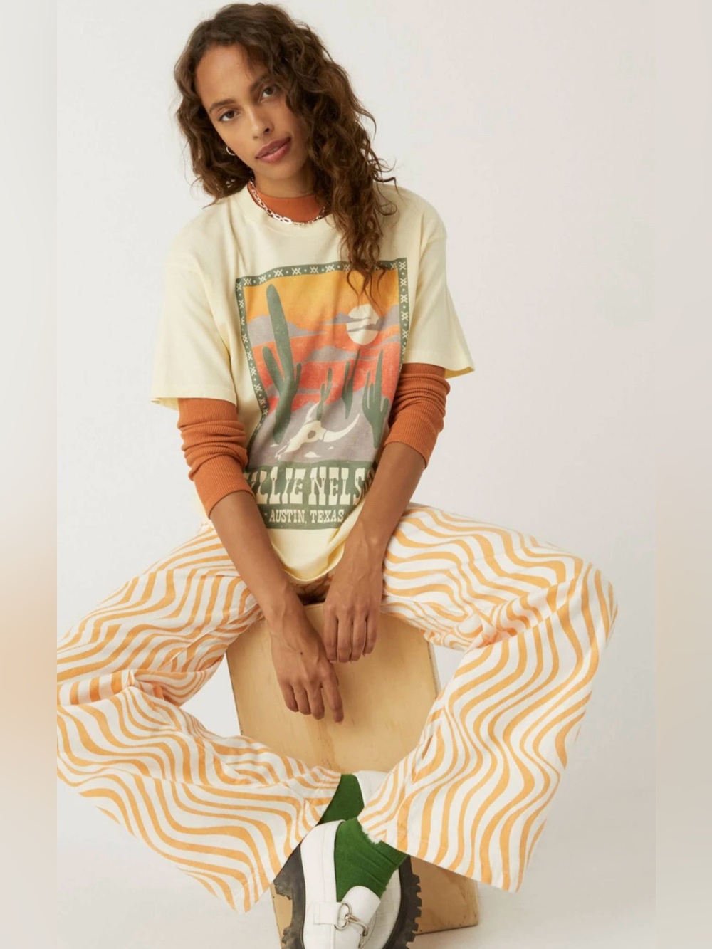 Daydreamer Willie Nelson Austin Texas Tee in Yellow Fizz - Picture 4 of 7